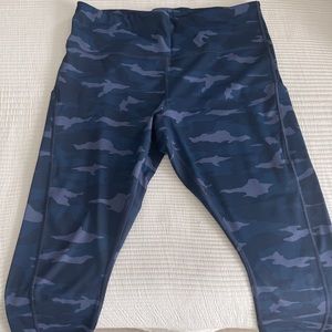 Women’s Athleta leggings with stash pockets